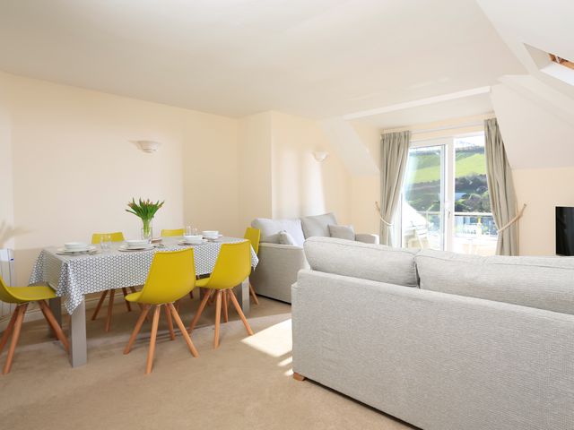 6 Chichester Court - 995123 - photo 5