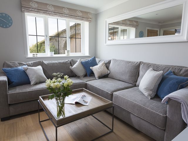 1 Coachman's Cottage, Hillfield Village - 995325 - photo 5