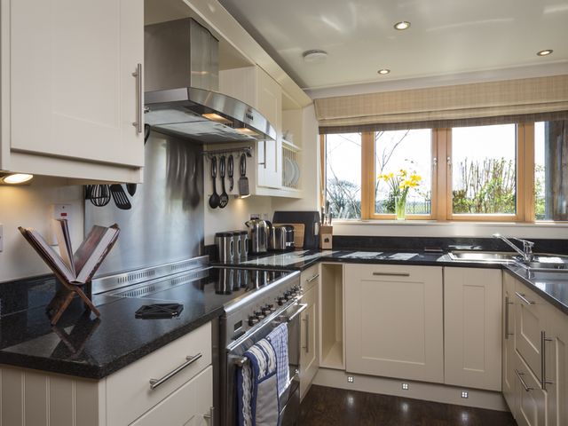 Court Lodge, Hillfield Village - 995358 - photo 5