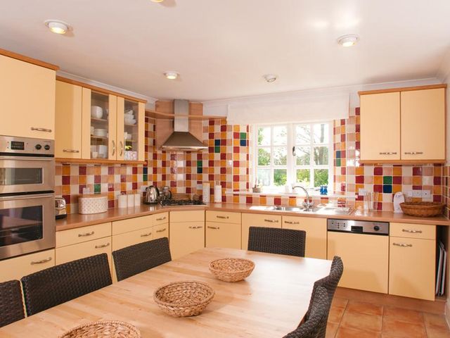Homefield House - 995510 - photo 2