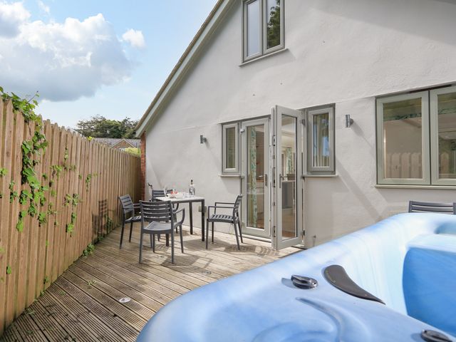 Keepers Lodge, Hillfield Village - 995541 - photo 3