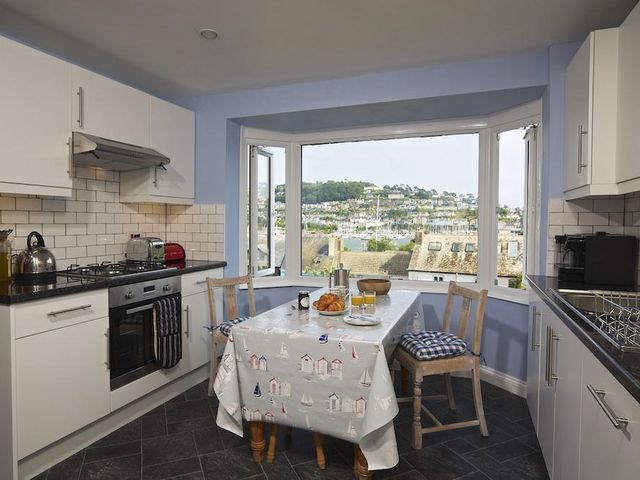 Moonrakers, Clarence Street - 995649 - photo 4
