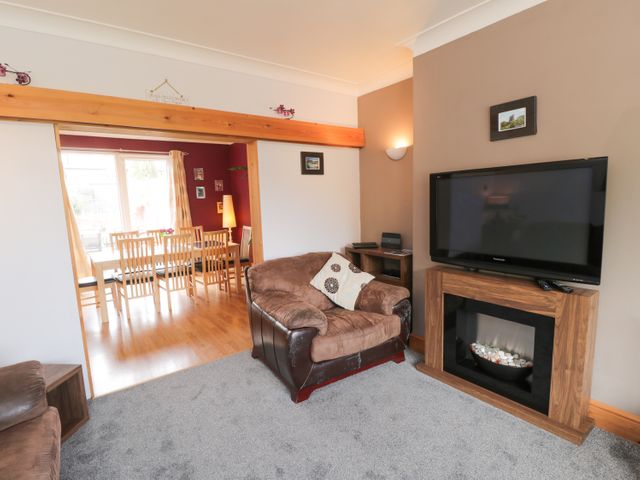 53 Burniston Road - 996330 - photo 2