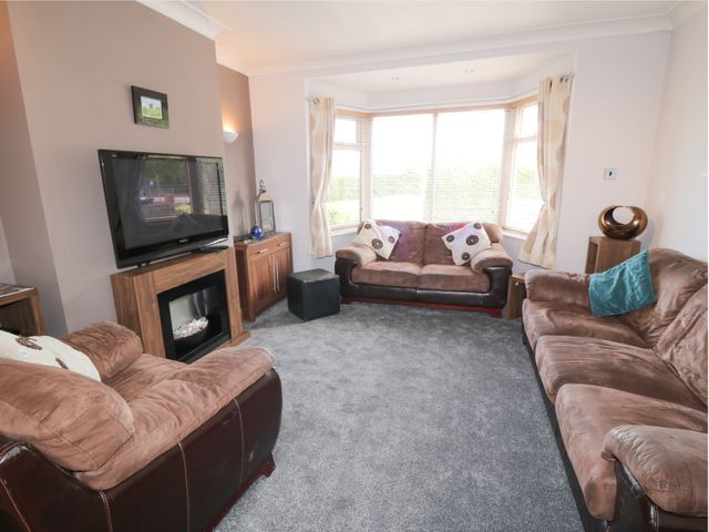 53 Burniston Road - 996330 - photo 3