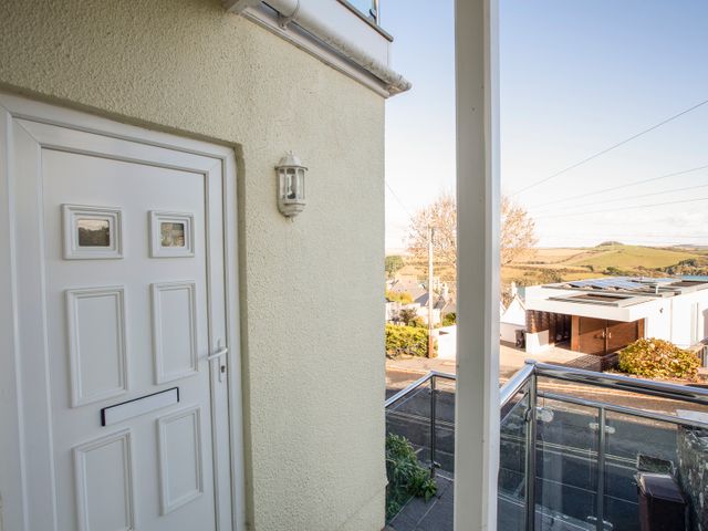 1 Lyndhurst - 997459 - photo 3