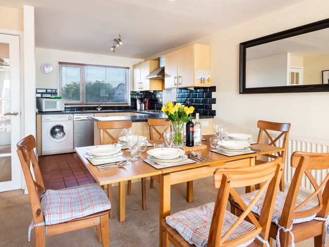 164 Cumber Close - 997903 - photo 4