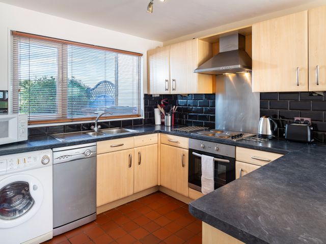 164 Cumber Close - 997903 - photo 5