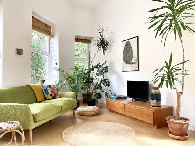 The Old Riverside School House Apt 3 - 998323 - photo 2