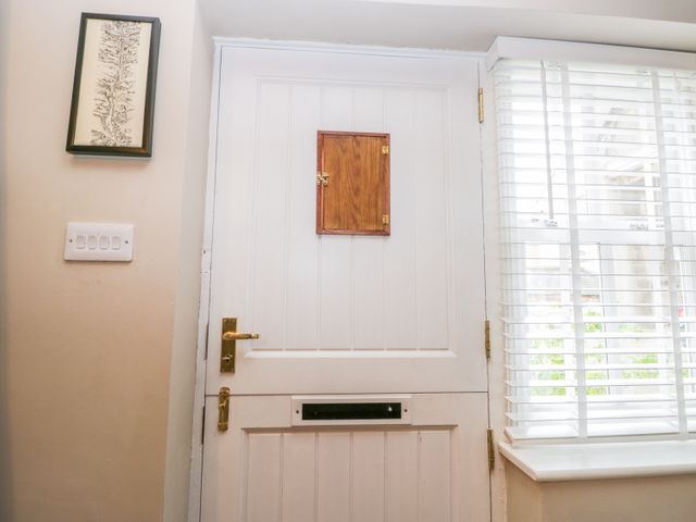 5 Oystons Yard - 998471 - photo 4