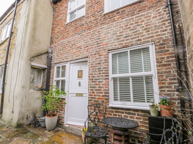 5 Oystons Yard - 998471 - photo 2