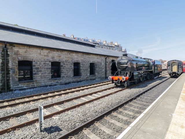 Sir Nigel Gresley @ Engine Shed - 998757 - photo 2