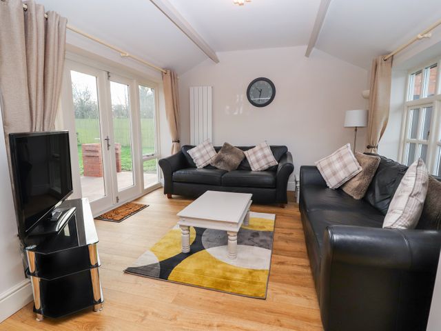 Commonwood Cottage - 999600 - photo 2