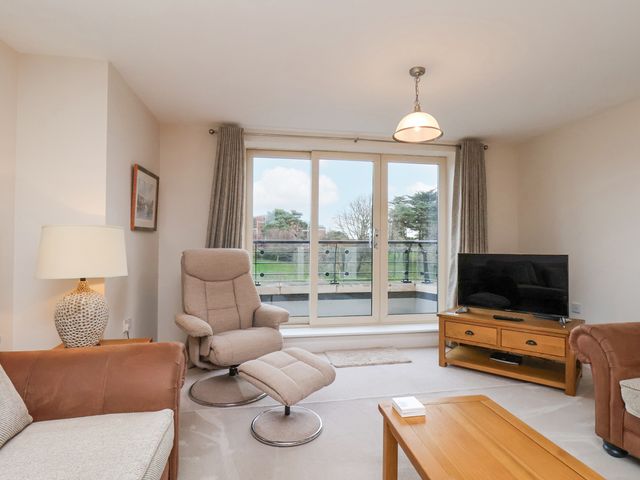 Time and Tide Apartment 25 - 999774 - photo 2