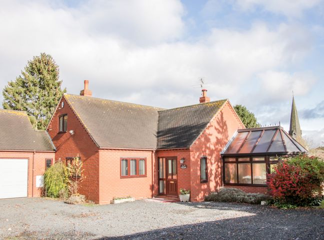 Court Farm photo 1