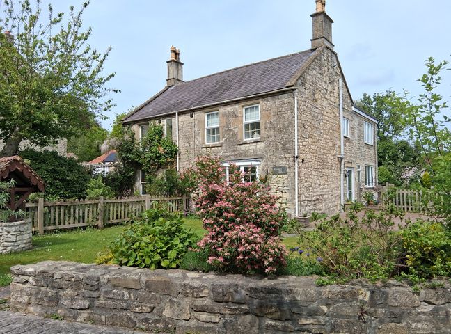 A house with a garden at Crooked Well in Timsbury, Nr Bath