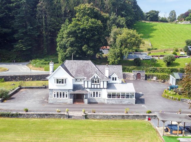 A house with a garden and a driveway at Pengwern in Llanrwst