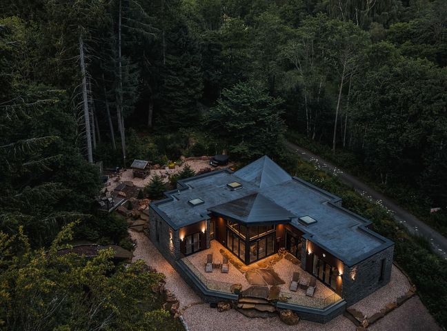 A house surrounded by trees with an outdoor area at Heilan Roo in Killiecrankie near Pitlochry and Blair Atholl