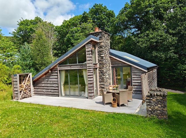 A cabin with a deck and outdoor seating area at The Badger's Shack, Garnett Bridge, Longsleddale. Near Kendal