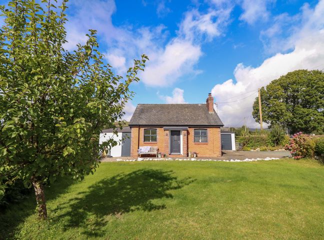A house with a garden and tree at Bethania in Cefn Coch near Llanrhaeadr-Ym-Mochnant