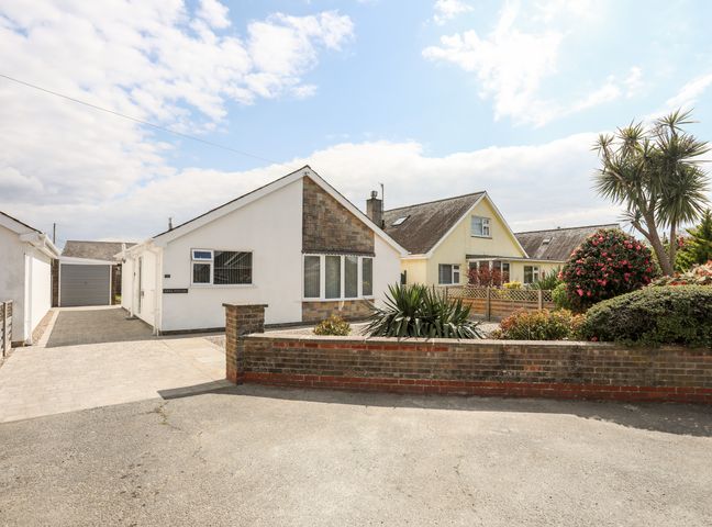 31 Beach Road photo 1