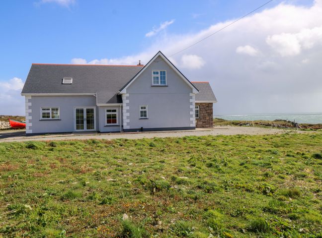 A house near the sea with a garden area at Tí Tom Nárta Trabane near Lettermore, County Galway