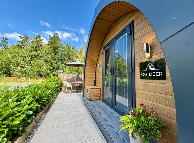 An outdoor area with table and chairs at Oh Deer Ashbourne