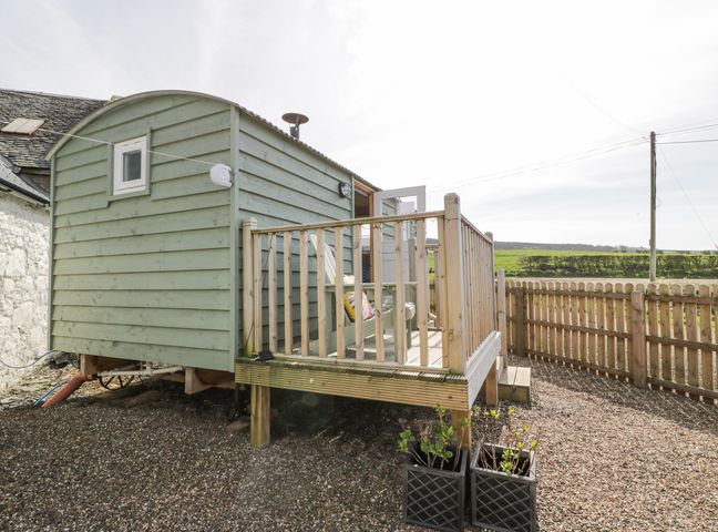 Wee Beach Hut photo 1