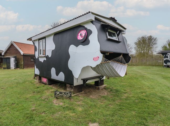 Betsy (Cow Shed 2) photo 1