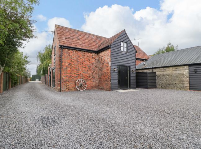 A house with a gravel driveway and garage at The Sty, Shades Farm near Malmesbury