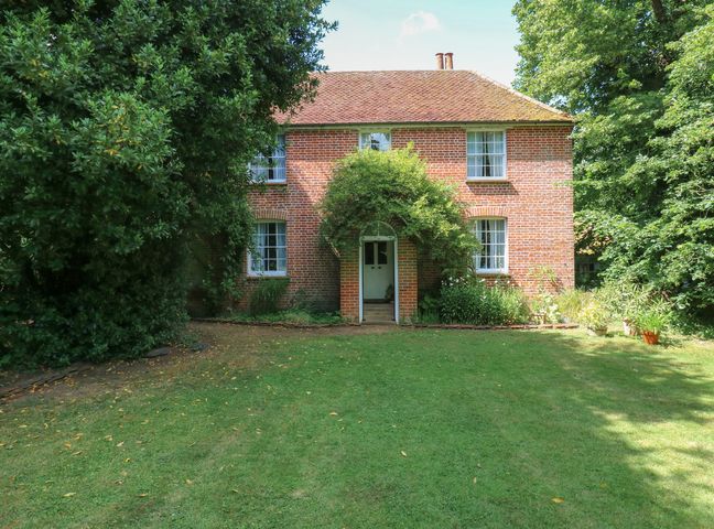 A house with a garden and trees at Curry Farm 