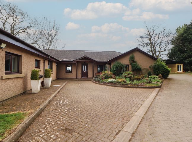 A house with a garden and driveway at Old Riggs Paddock near Penrith