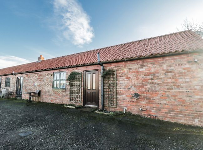 An exterior view of a brick building with doors and windows at Beck View
