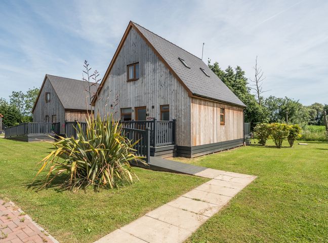 A house with a garden and pathway at Paddington Lodge near Brigg