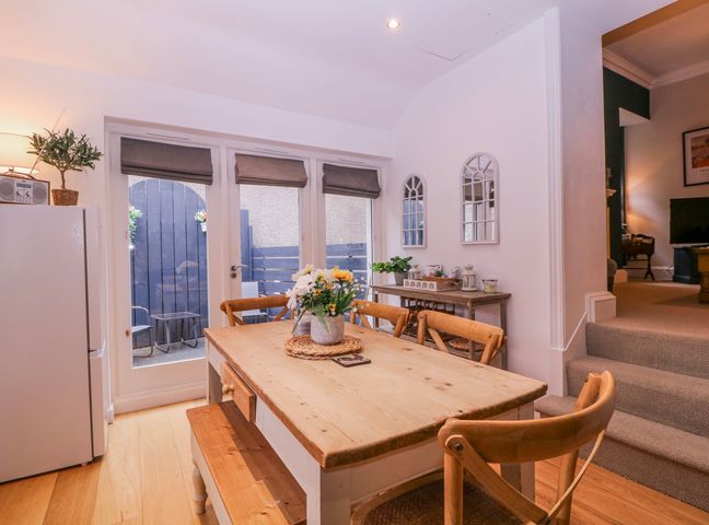 A dining room with a table and chairs at Stylish Town Apartment in Ross-On-Wye