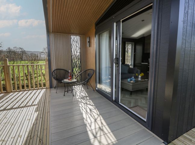 A deck with a table and chairs at Dawn's Rest Nantmel near Rhayader