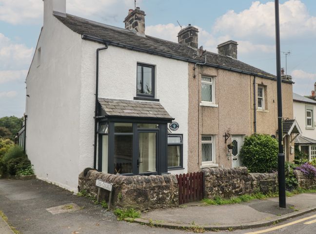 A house with a garden and street view at Bluebell Cottage in Heysham