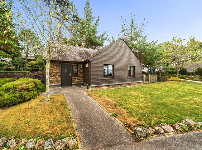 A house with a pathway and garden at 2bed sleeps4 pool freeparking Trenythonestate Near Par