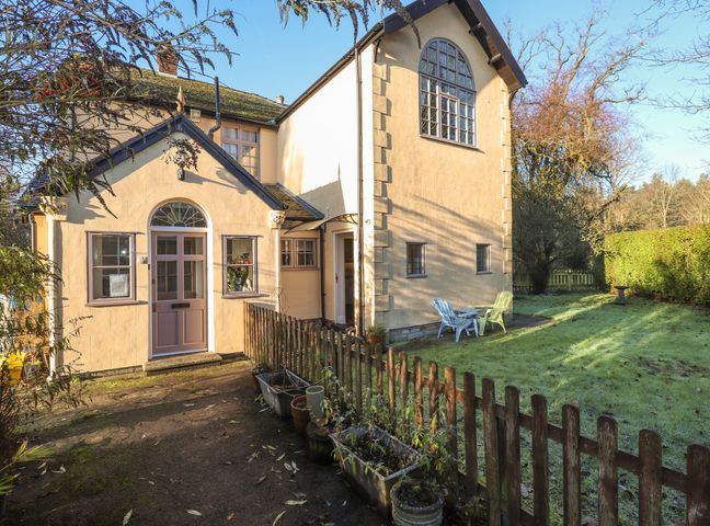 Exterior of a house with a fenced garden and outdoor chairs at Ashfield Studio in Market Rasen