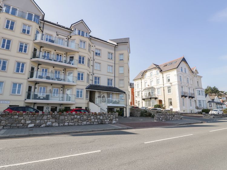 Ocean View Apartment | Colwyn Bay | Bryn Euryn | Self Catering