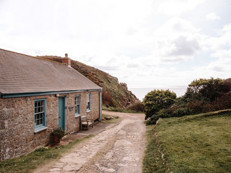 Cornish cottages with store pets