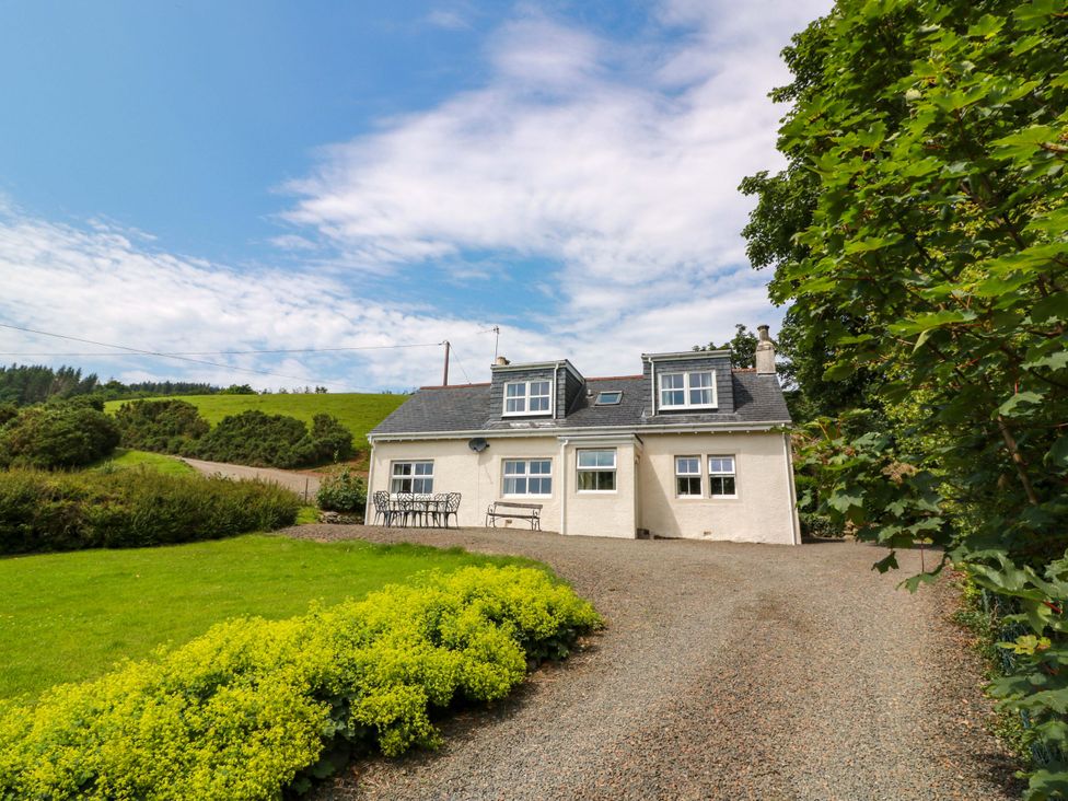 A house with a garden and driveway at Cairnhill in Girvan