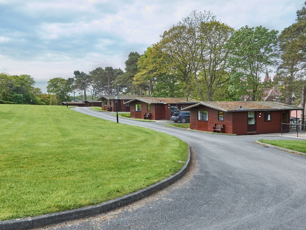 An outdoor area with cabins and a road at Daffodil Lodge in Saltburn-by-the-Sea