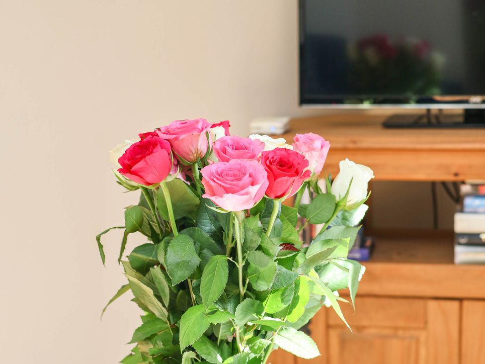 A bouquet of roses on a table at Orchid Lodge Saltburn-by-the-Sea