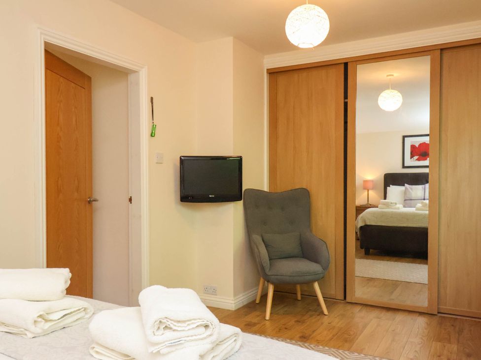 A bedroom with towels on a bed at Orchid Lodge in Saltburn-by-the-Sea