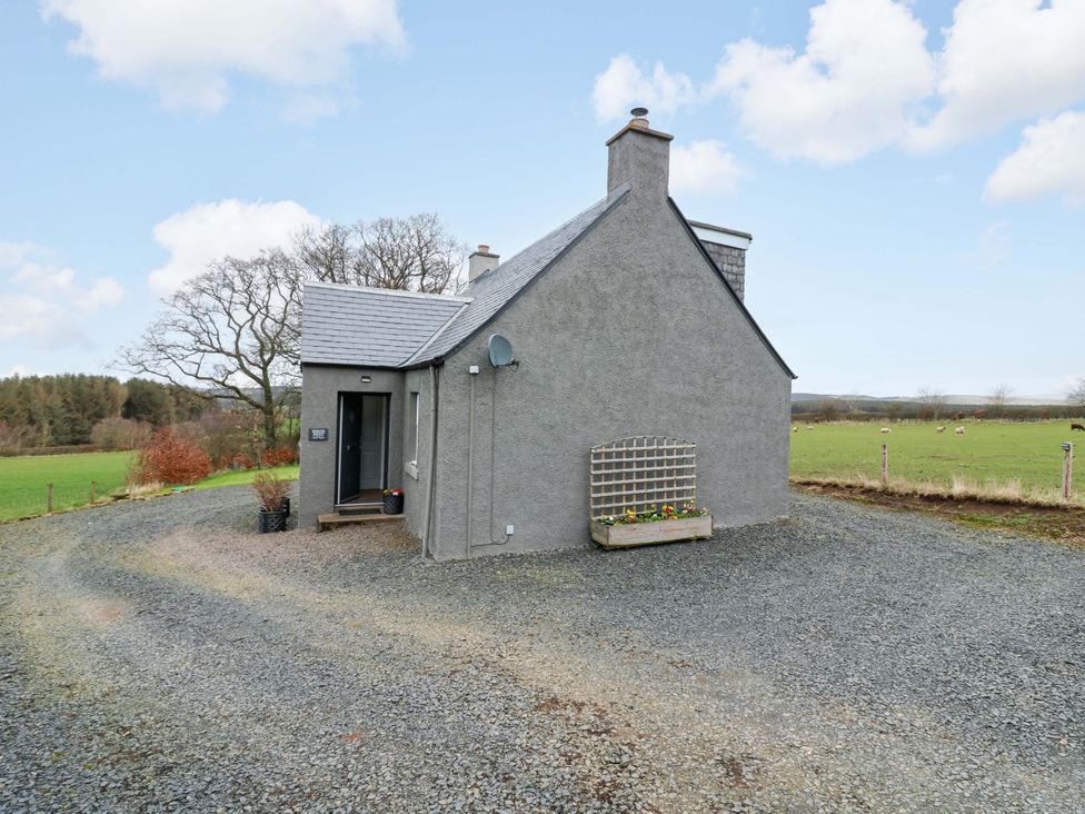 A house exterior view with a gravel driveway at Birds Nest in Jedburgh