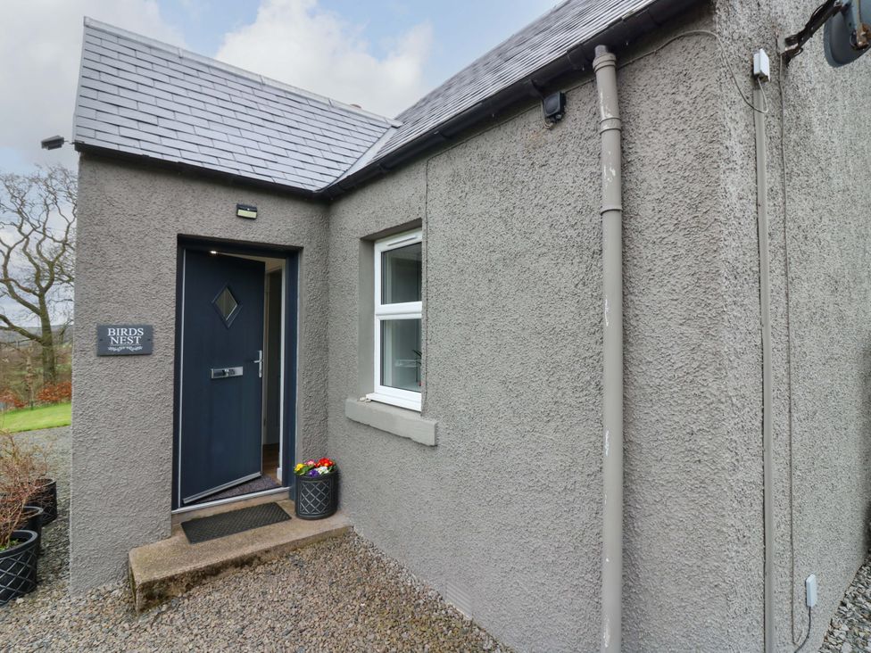 Entryway with a door and window at Birds Nest in Jedburgh