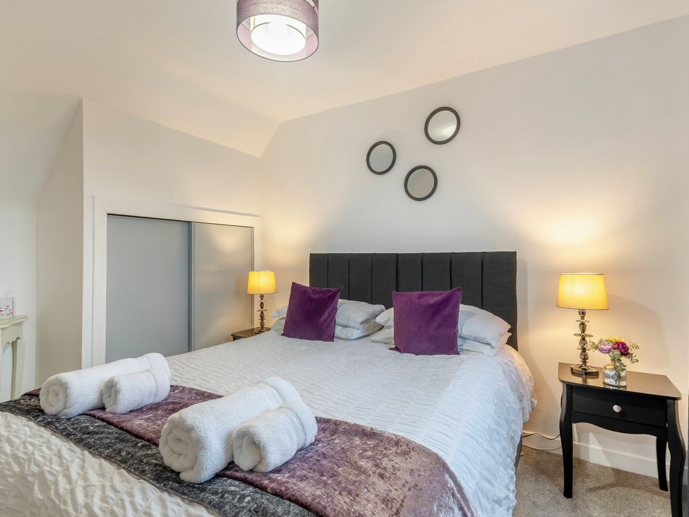 A bedroom with a bed and bedside tables at Birds Nest in Jedburgh