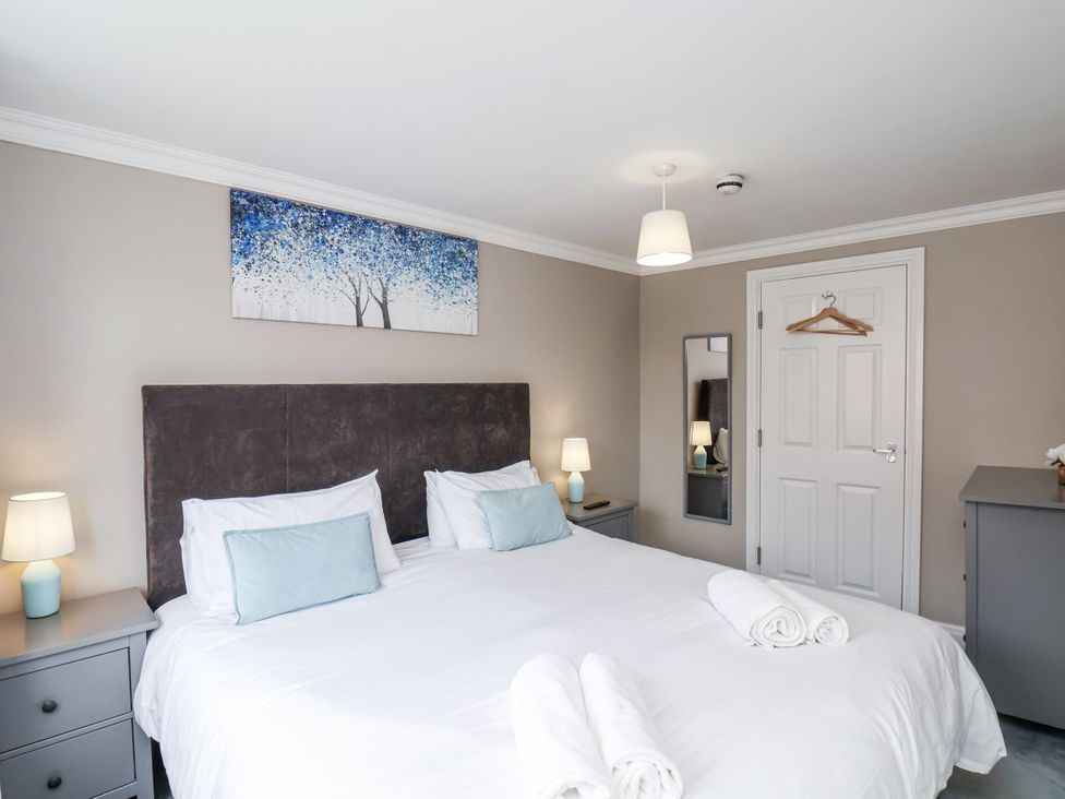 A bedroom with a bed and bedside tables at Tennyson House in Scarborough