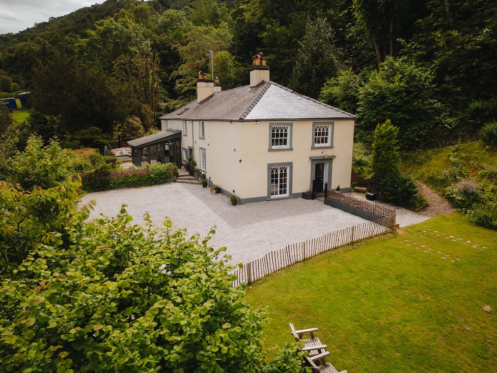 A house with a garden and driveway at Cwmalis Hall in Llangollen