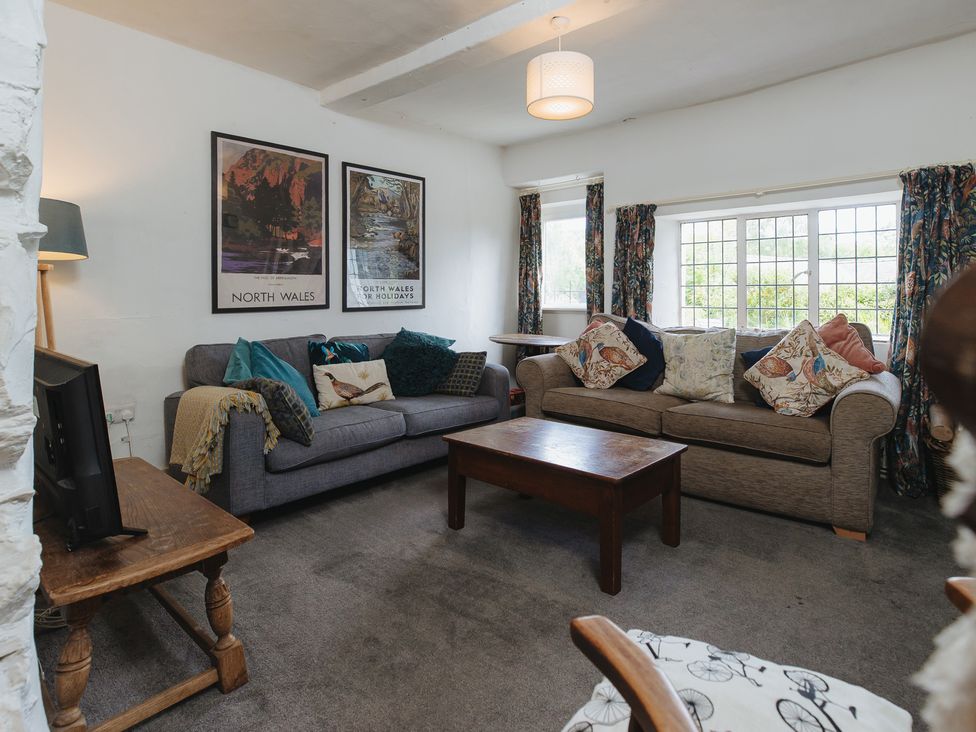 A living room with sofas and a coffee table at Cwmalis Hall in Llangollen
